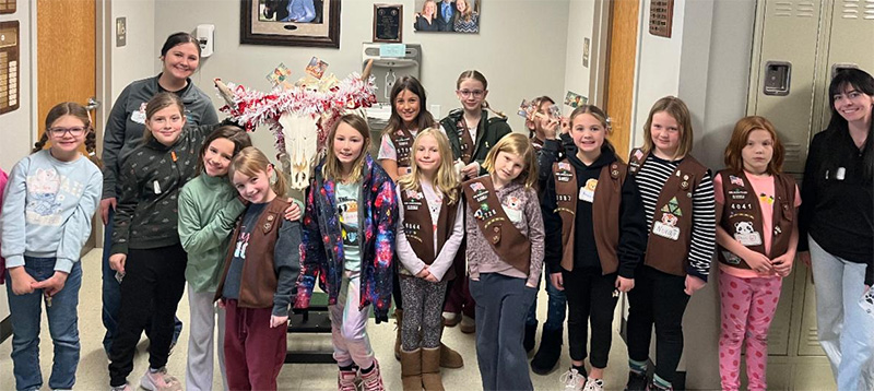 Girl Scounts visiting MCC-Maple Woods Vet Tech program
